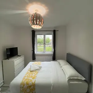 Homestay Starlet Stepney, London